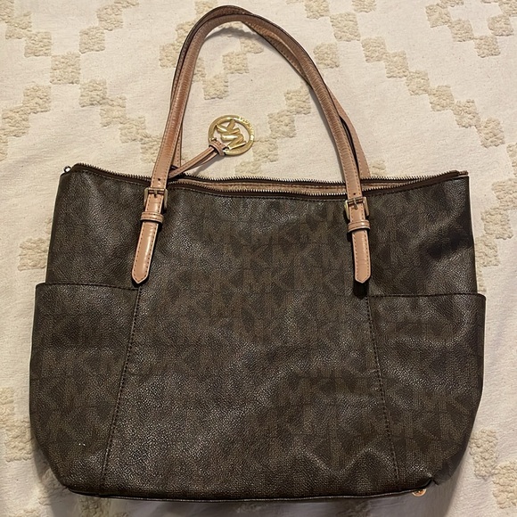 Michael kors purse - Picture 4 of 4